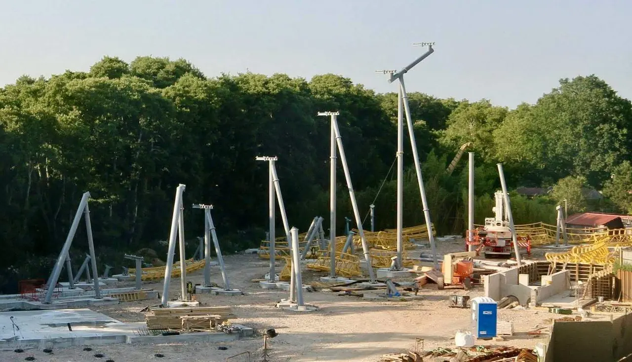 Serpent's Curse construction supports rising at Paultons Park